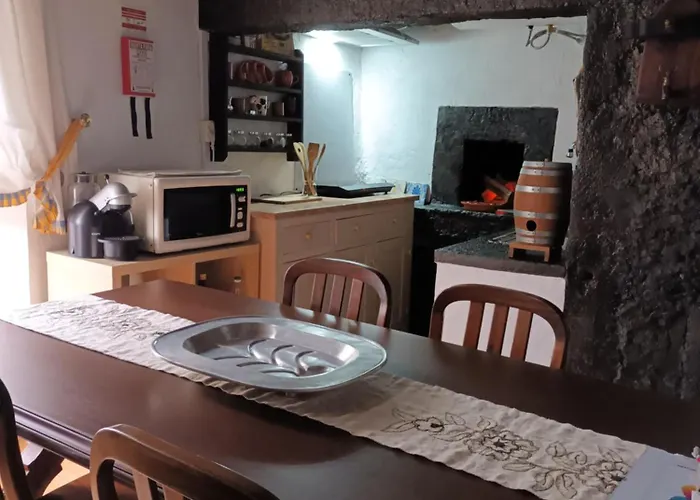 Olhinhos De Azeitona - Quatro Ribeiras Holiday home *